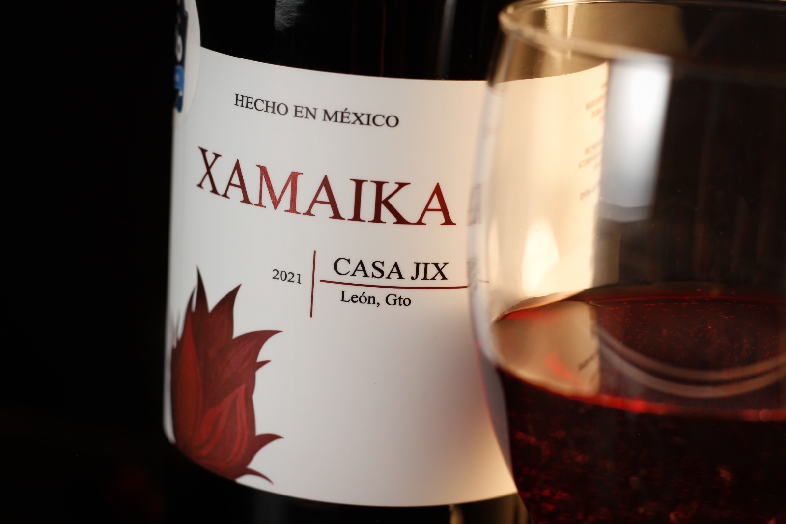 Fotografia a detalle de la etiqueta de Xamaika